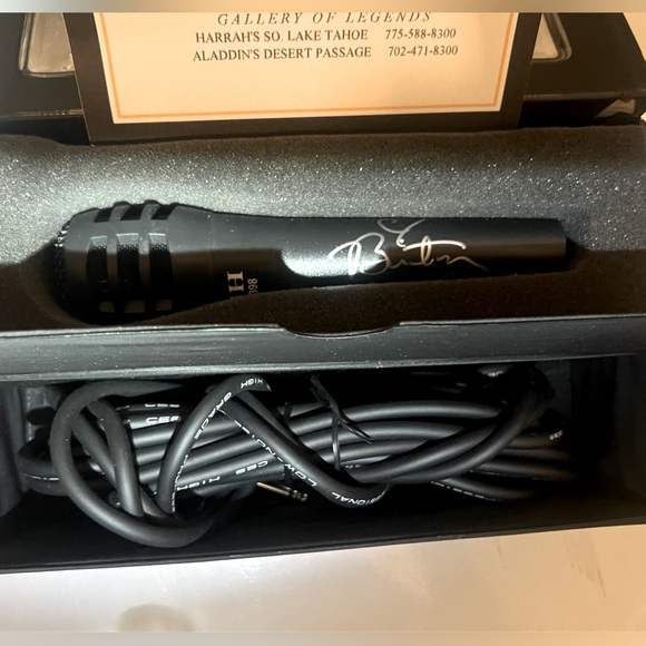 Authentic BRITNEY SPEARS Autographed Microphone w/ Certificate of Authenticity - Picture 4 of 4